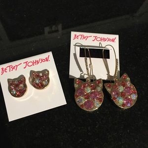 CATS! Betsey Johnson cat earrings 🐈 🐈‍⬛